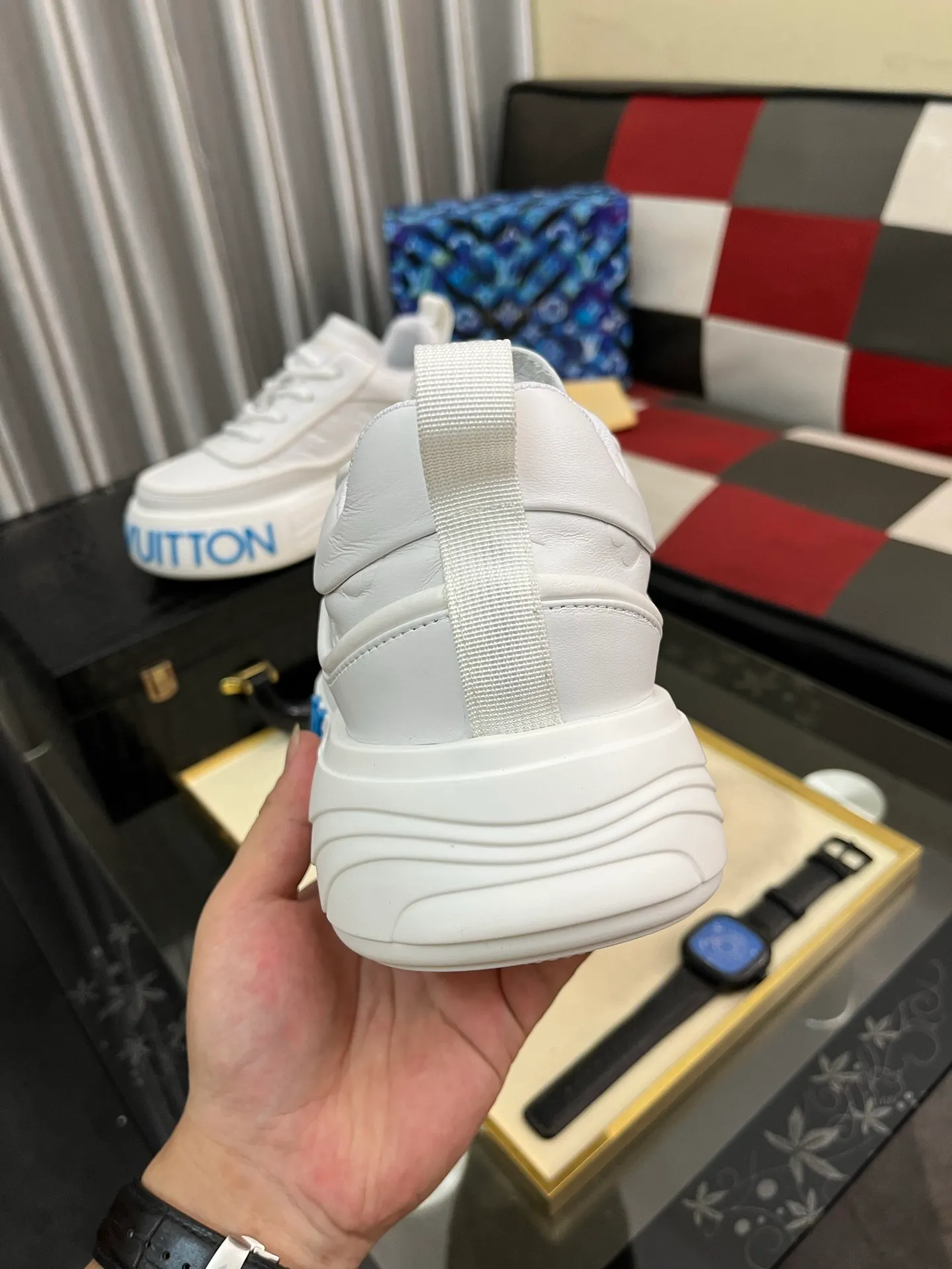 Men's shoes 💰560⌚️⌚️【LOUlS VUlTTON】Louis Vuitton ~ unique and casual style. LV counter purchasing 🏃casual shoes😍😍 Men's 2025 counters are on sale simultaneously, Italian imported brands select first-layer Italian cowhide. Cowhide leather lining (refuses to discolor and grind feet) Code number: 38-44 4⃣️colors available